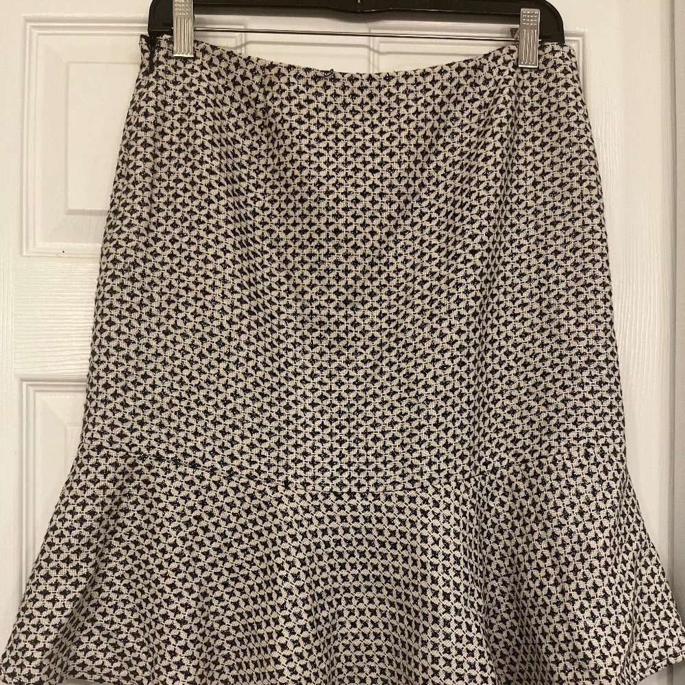 NWT White House Black Market Size 6 Flounce Skirt wool blend